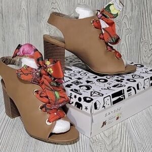 BAMBOO Crave Women's Size 8.5  Tan High-Heel Shoes Pumps w/ Red Ribbon Laces